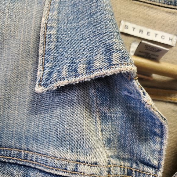 Gap Denim Jacket EUC!! Size Medium - Picture 13 of 13